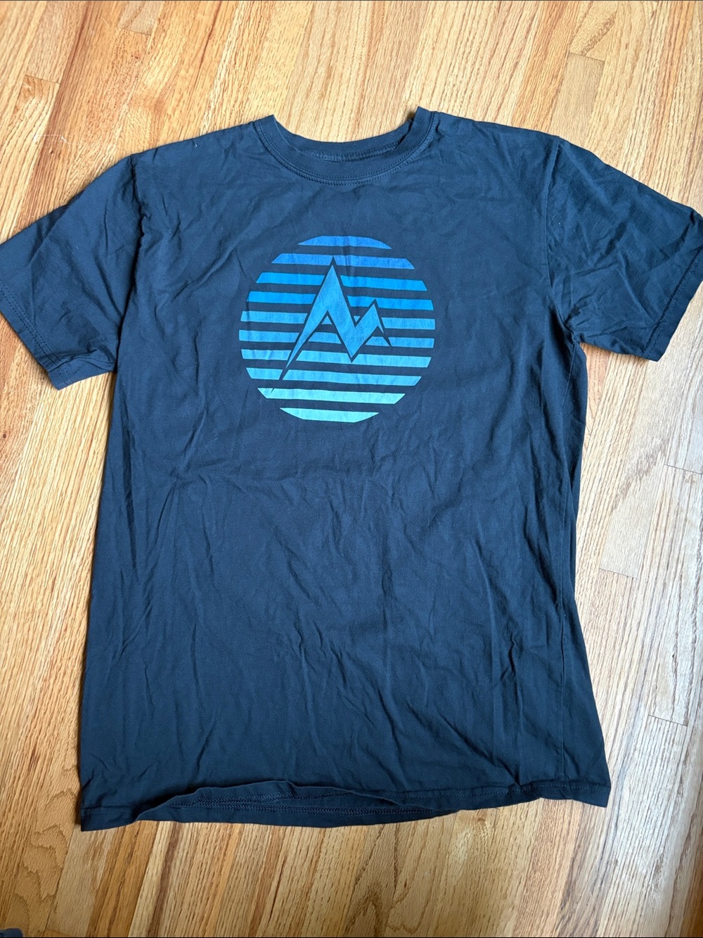 Marmot medium navy Tee with Blue Gradient Mountain Graphic